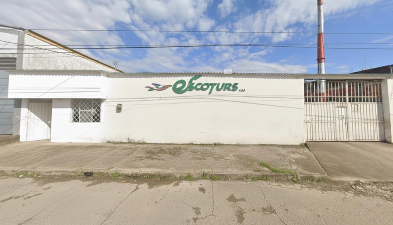 Fachada de la empresa Escoturs